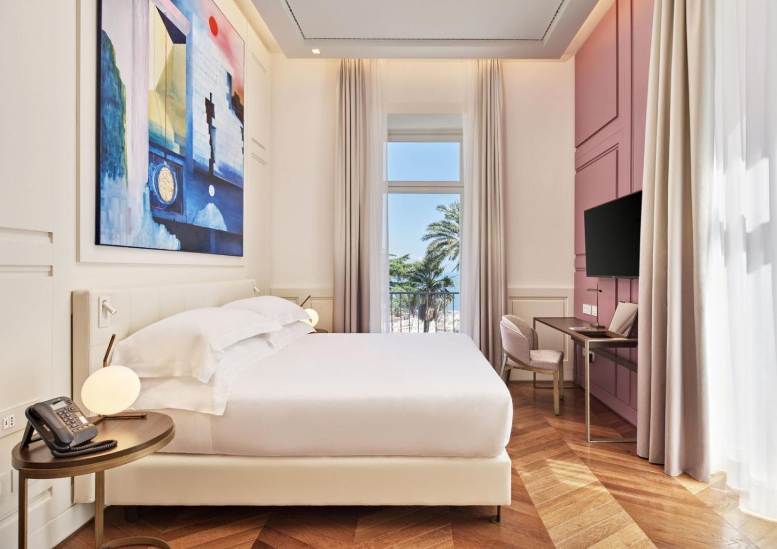 De Bonart Naples, Curio Collection By Hilton 5*